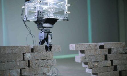 Autonomous Robots Capable of Constructing Structures Using Lattice Blocks